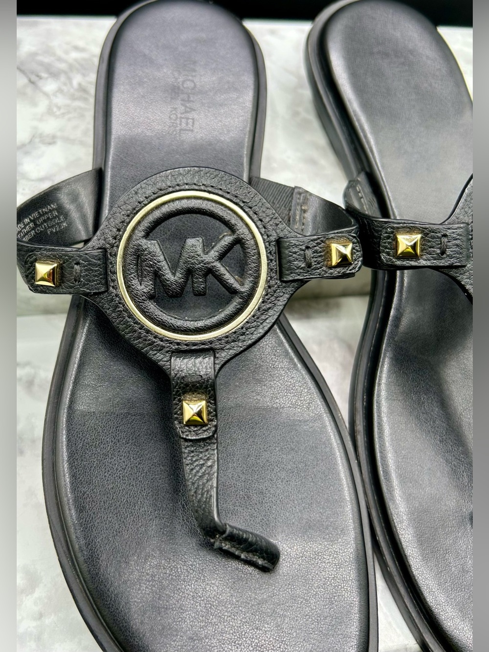 MICHAEL MICHAEL KORS Aubrey Cutout Black Leather T-Strap Sandals. Size 8 - Picture 3 of 11